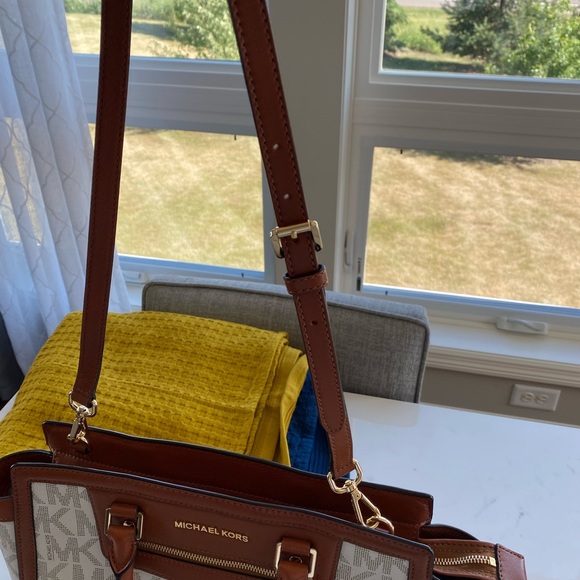 Michael Kors bag like new - Picture 11 of 11